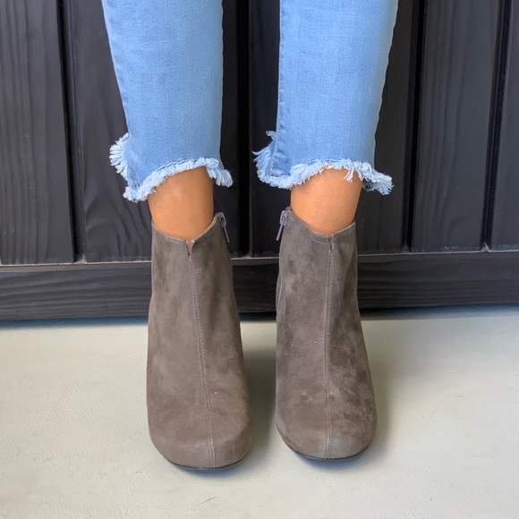 Comfortable Butter Soft Calf Leather Ankle Booties - Picture 4 of 4